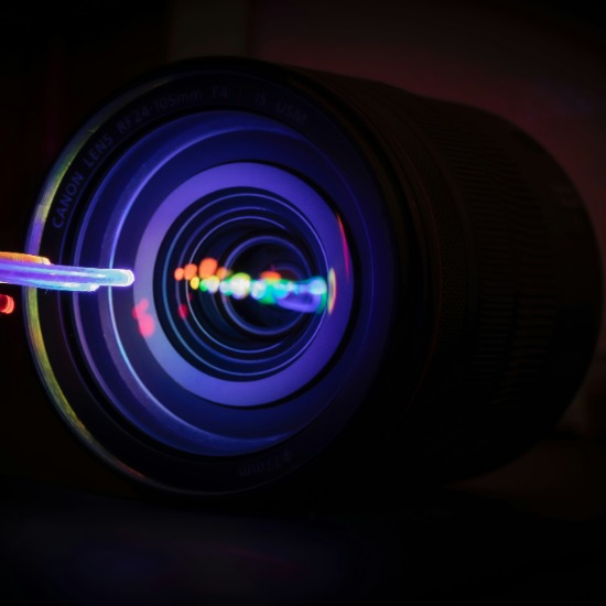 From “mini-earthquakes” to ultra-pure radio signals: University of Twente researchers advance photonic chip technology