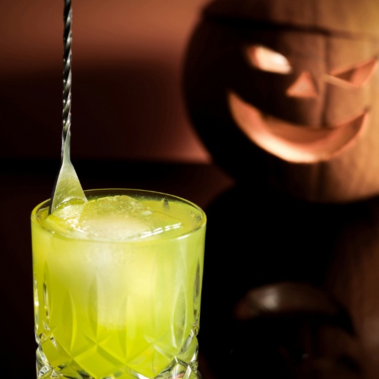 How to make a colour-changing Halloween drink—and the science behind it